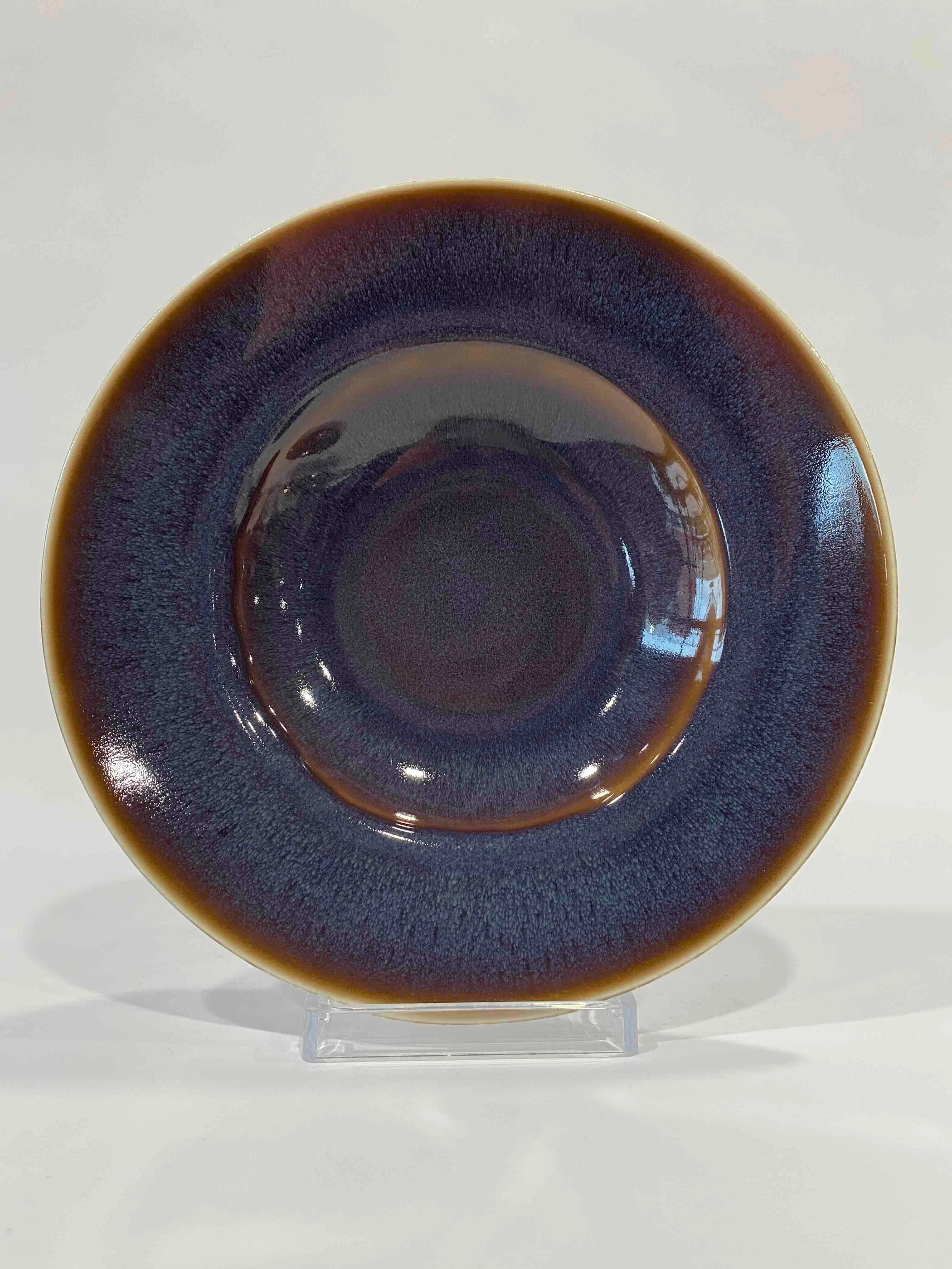 Тарелка-шляпа Royal Crown Derby Art Glaze Pressed Mulberry 27 см, Фиолетовый