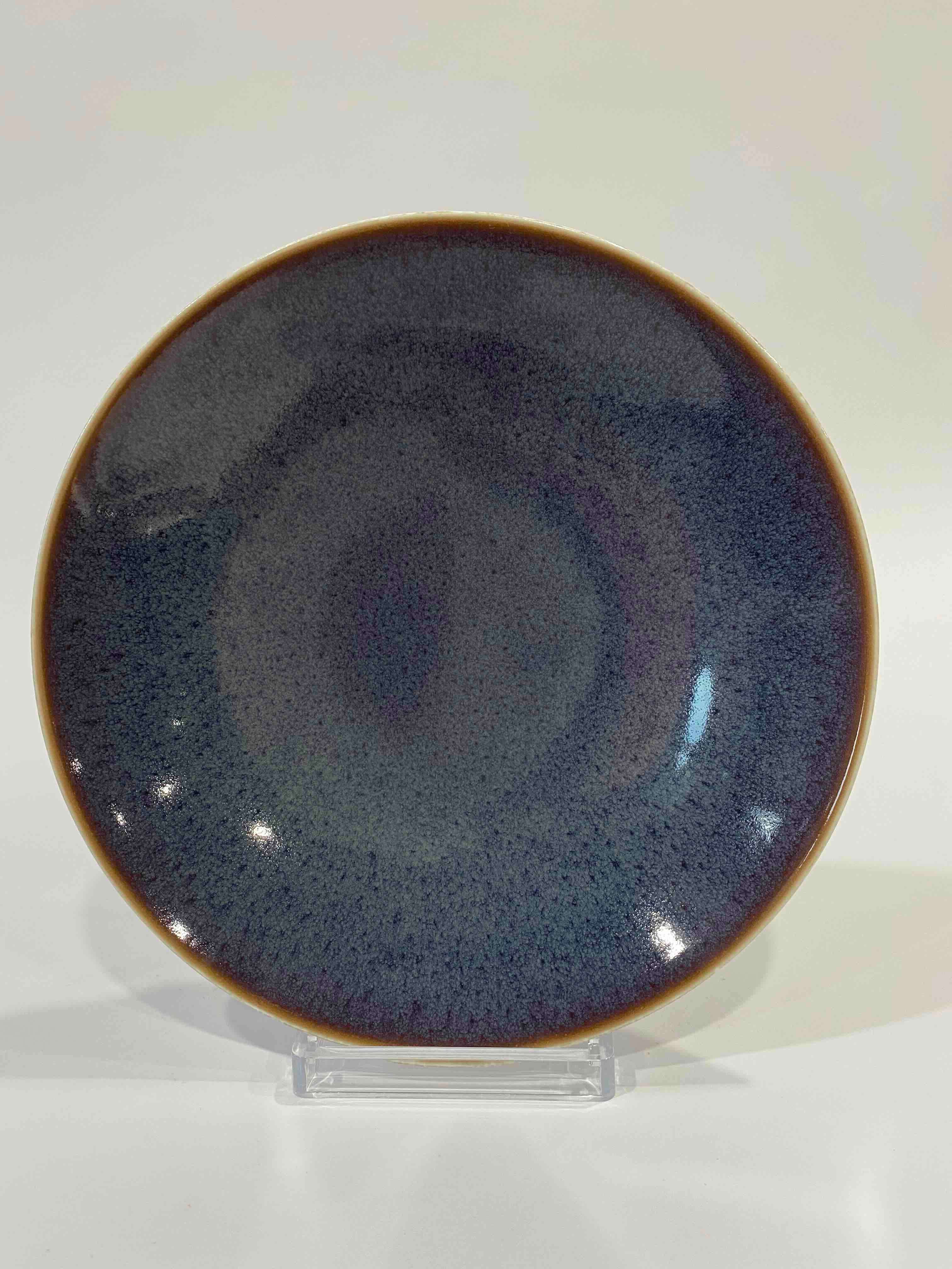 Тарелка обеденная Royal Crown Derby Art Glaze Pressed Mulberry 30 см, Фиолетовый