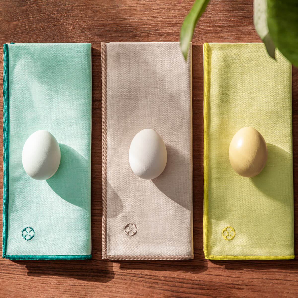 Пасхальная сервировка в стиле современной классики: элегантность без лишней пышности